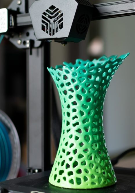 3d,Printing,Of,A,Vase,With,Multicolored,Pla,Filament