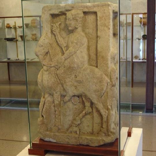 [Jumilla-Historia]_Cipo_Funerario_de_los_Jinetes_Ibericos_Coimbra_del_Barranco_Ancho